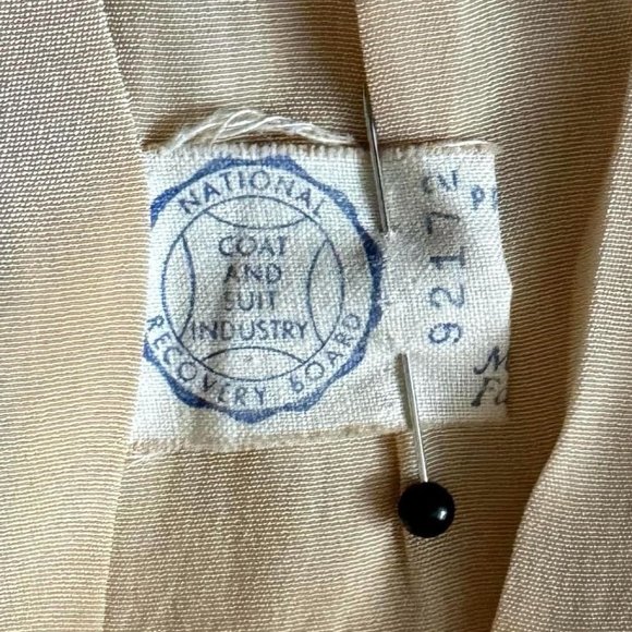 1950s Lilli Ann Hourglass Suit (as seen in Vogue's March 1956 ad) - Picture 5 of 8